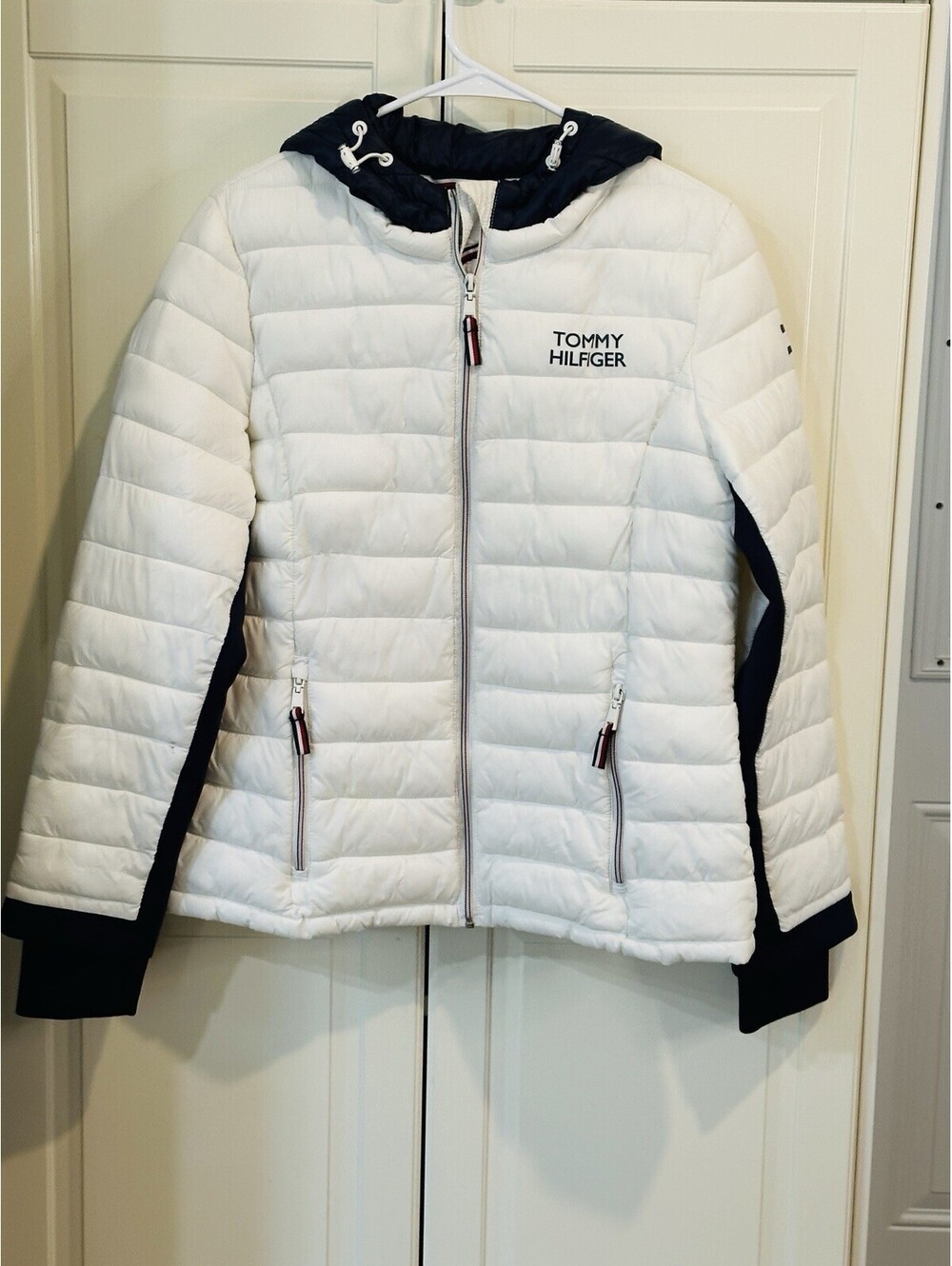 Tommy Hilfiger Women's Puffer Jacket White and Navy Blue Size M